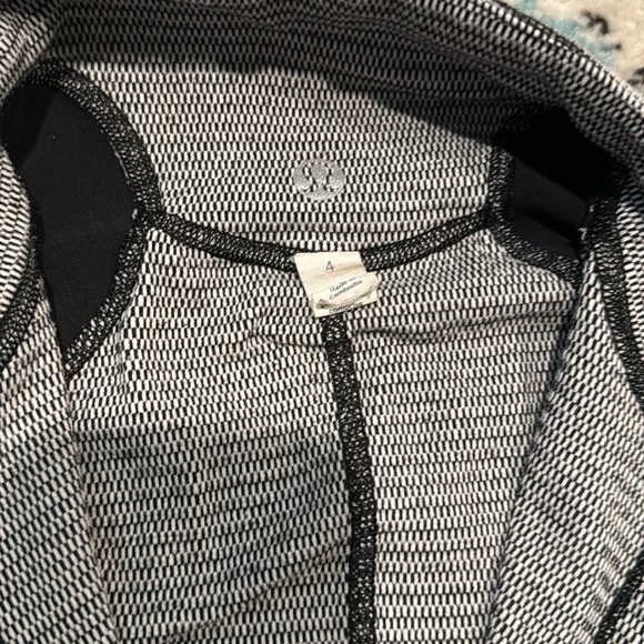 Lululemon Half Zip Pullover - Picture 6 of 10